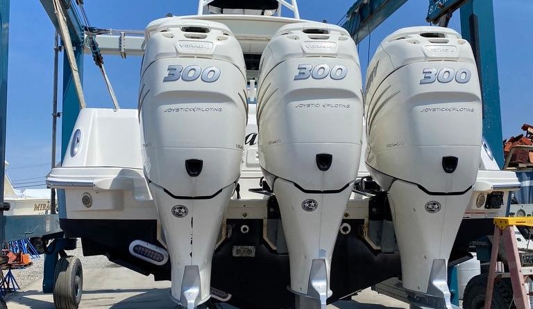 Boston Whaler 350 Outrage