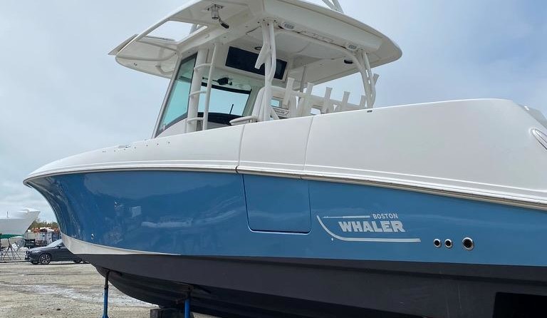 Boston Whaler 350 Outrage
