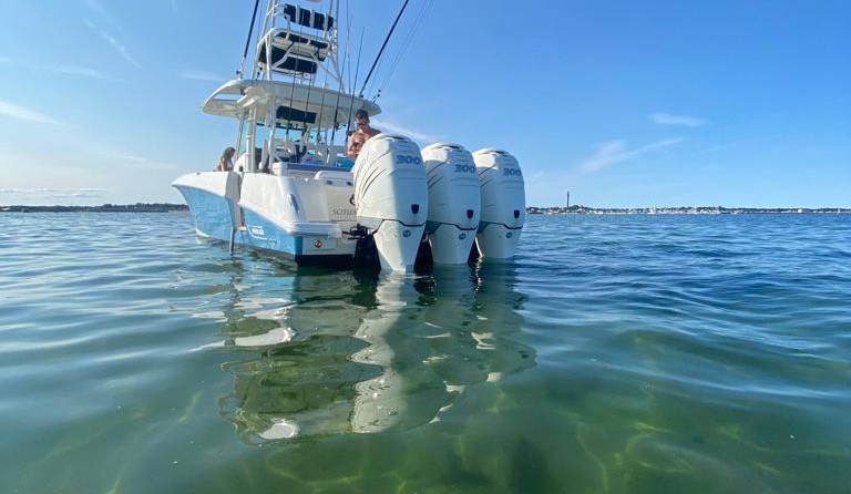 Boston Whaler 350 Outrage