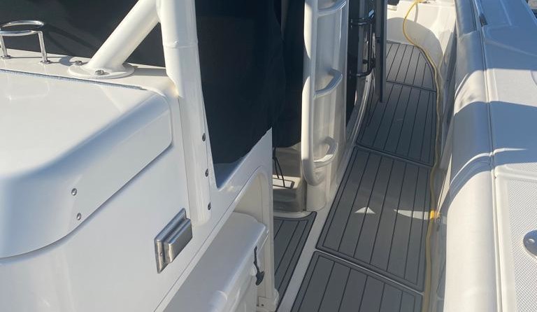 Boston Whaler 350 Outrage