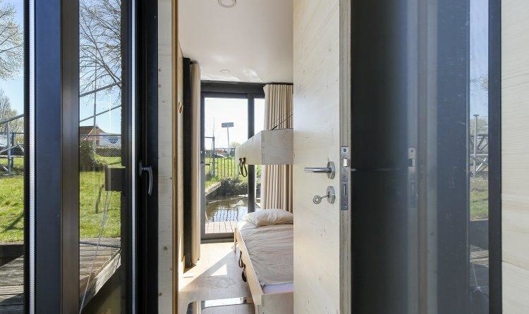 Waterlily Large Canal Houseboat