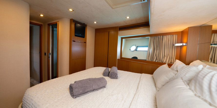 Ferretti 780