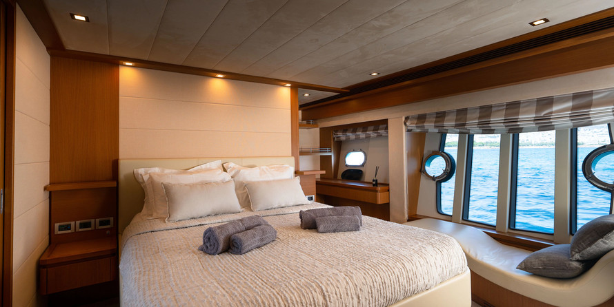 Ferretti 780