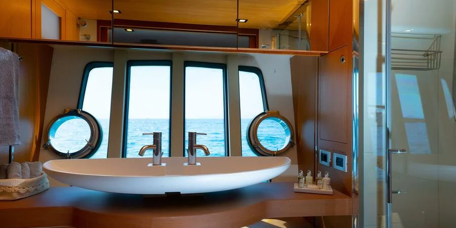 Ferretti 780