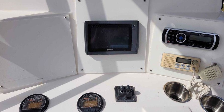 Cobia 217 center console