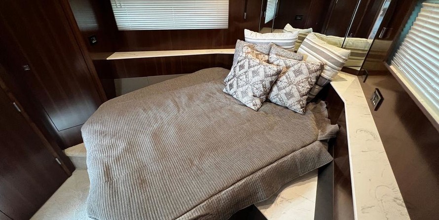 Cruisers Yachts 54 Cantius