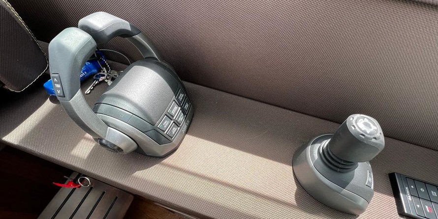 Cruisers Yachts 54 Cantius