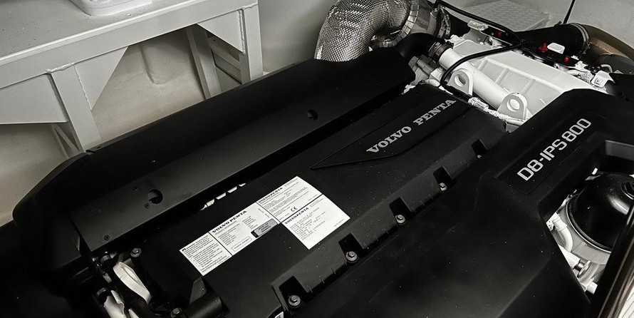 Cruisers Yachts 54 Cantius