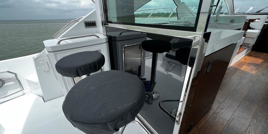 Cruisers Yachts 54 Cantius