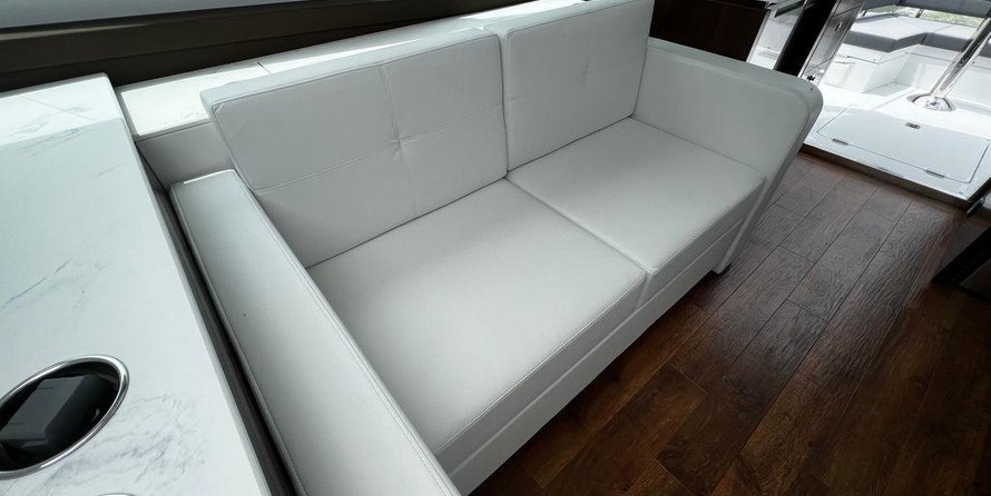 Cruisers Yachts 54 Cantius