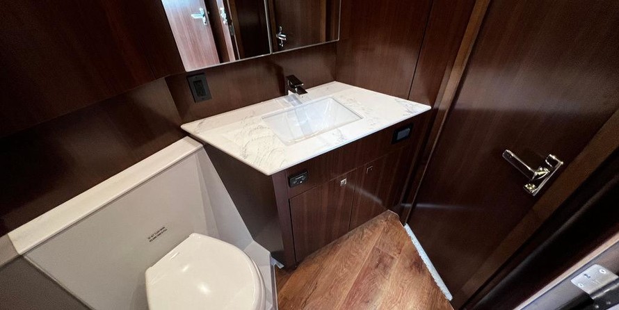 Cruisers Yachts 54 Cantius