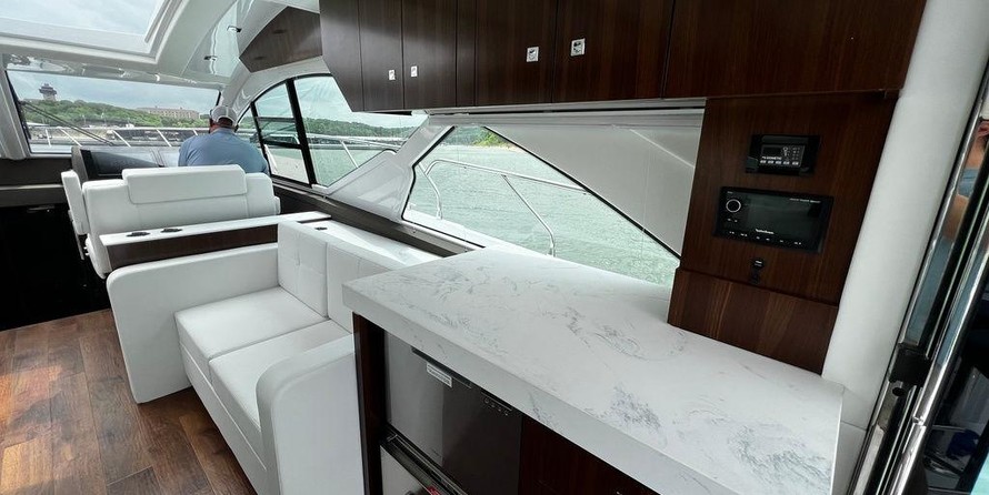 Cruisers Yachts 54 Cantius