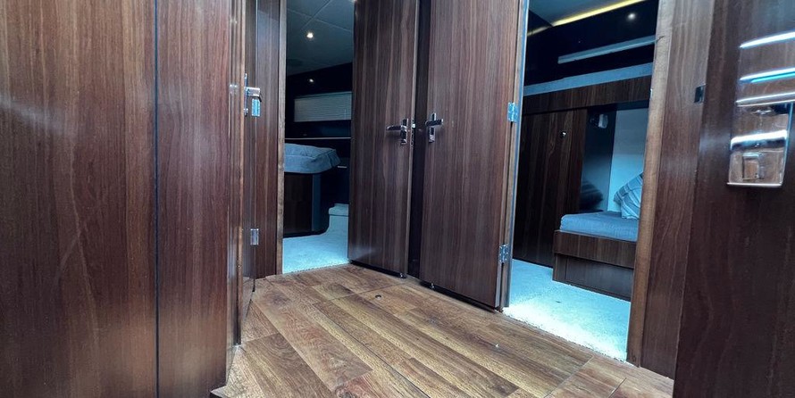 Cruisers Yachts 54 Cantius