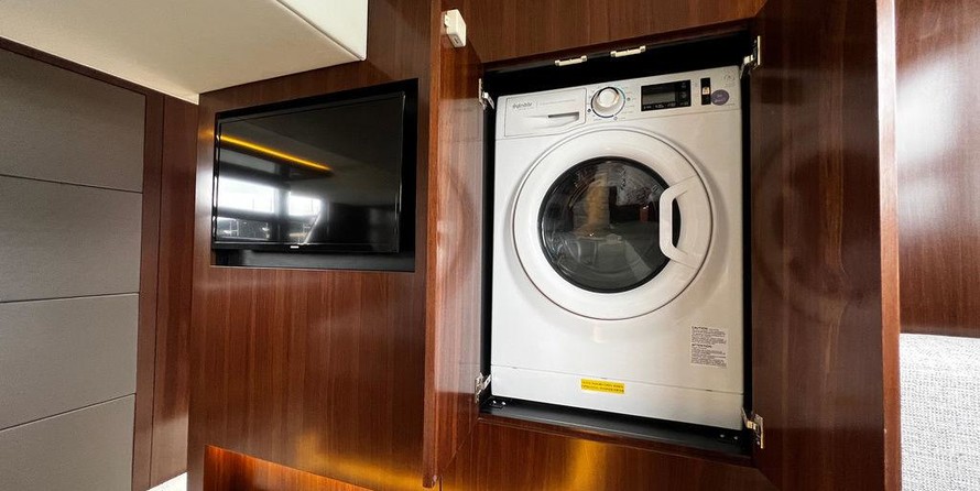 Cruisers Yachts 54 Cantius