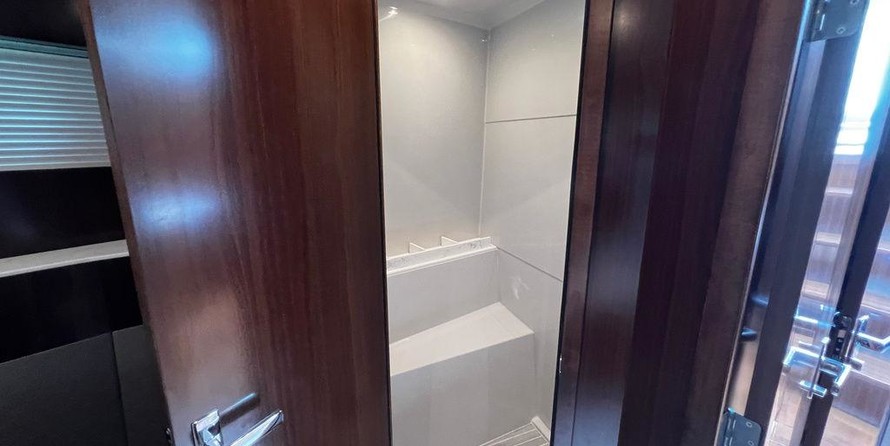 Cruisers Yachts 54 Cantius