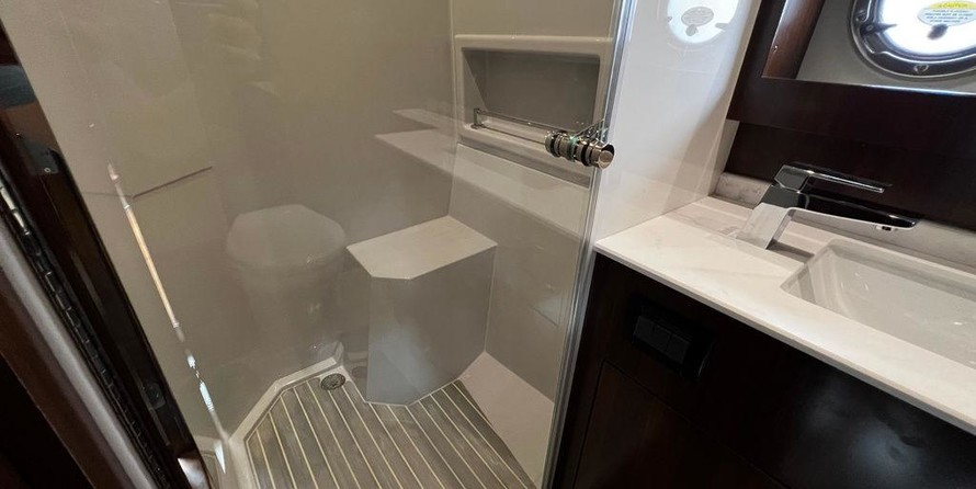 Cruisers Yachts 54 Cantius