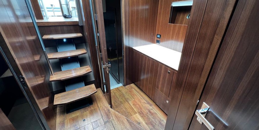 Cruisers Yachts 54 Cantius