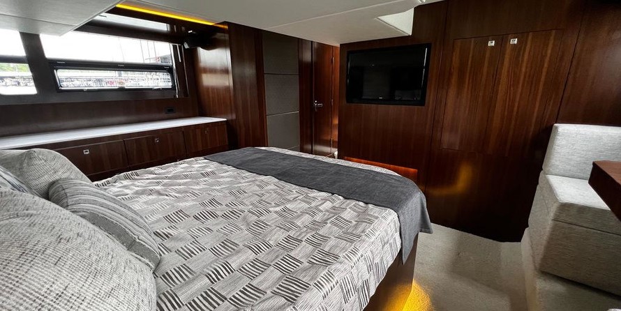 Cruisers Yachts 54 Cantius