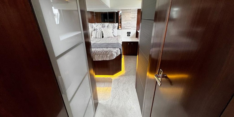 Cruisers Yachts 54 Cantius