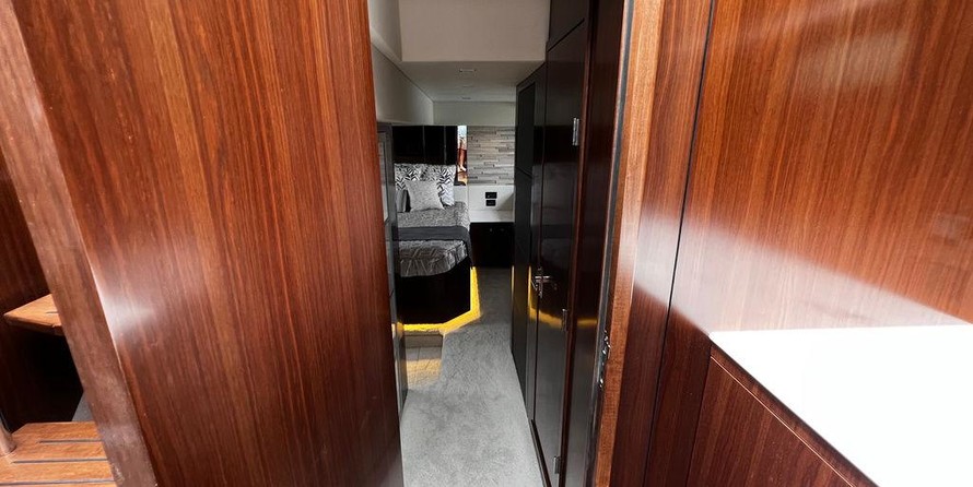 Cruisers Yachts 54 Cantius