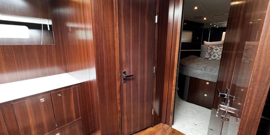 Cruisers Yachts 54 Cantius