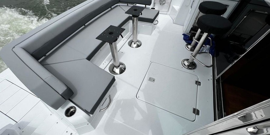 Cruisers Yachts 54 Cantius