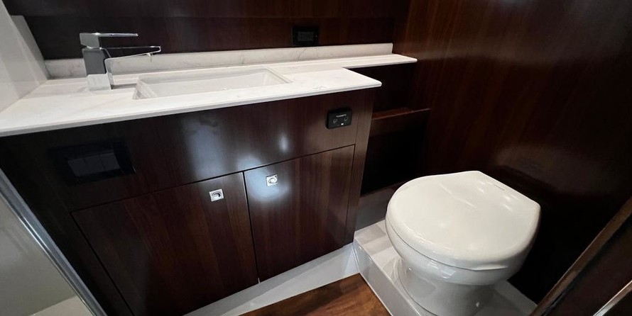 Cruisers Yachts 54 Cantius