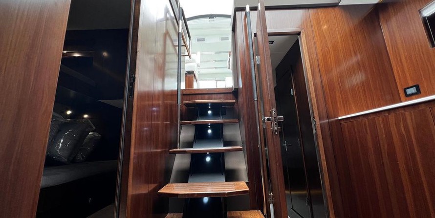 Cruisers Yachts 54 Cantius