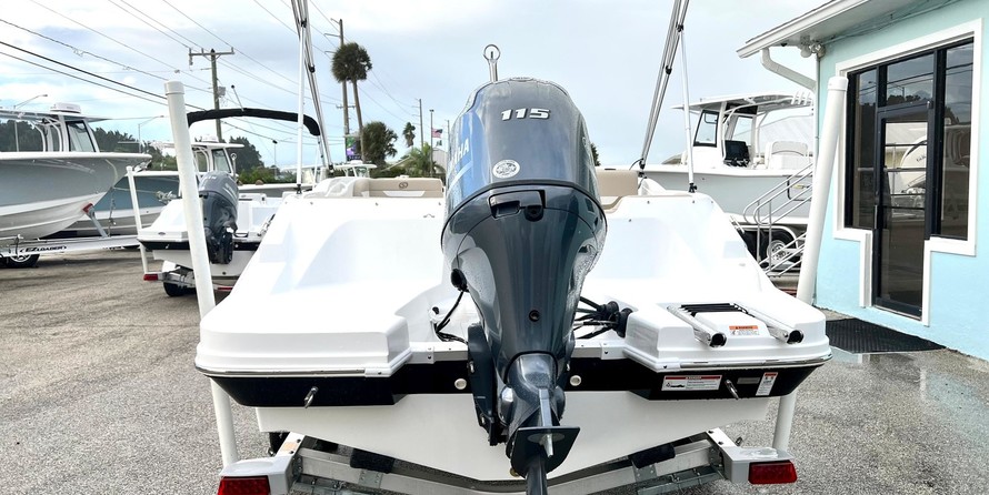 Hurricane SunDeck Sport 185 OB