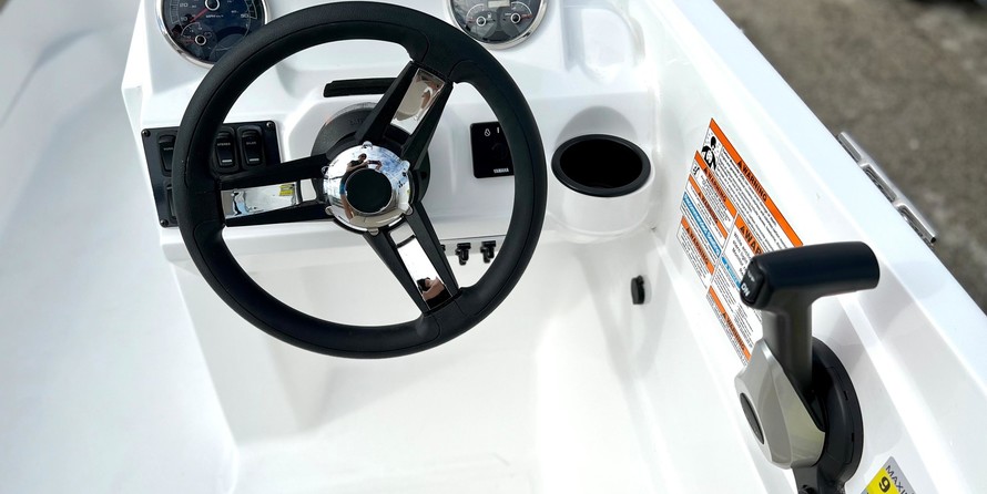 Hurricane SunDeck Sport 185 OB