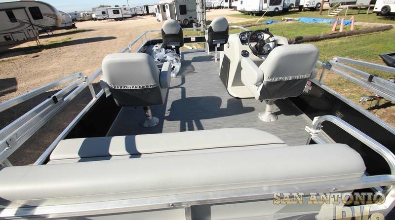 Lowe Ultra 202 Fish & Cruise