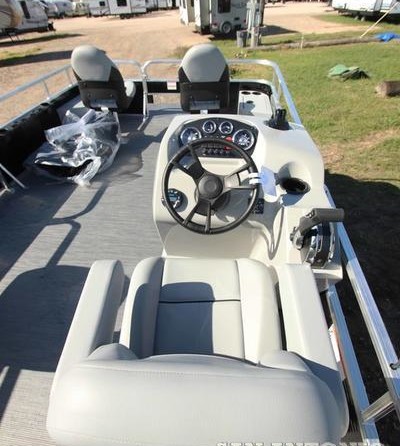 Lowe Ultra 202 Fish & Cruise