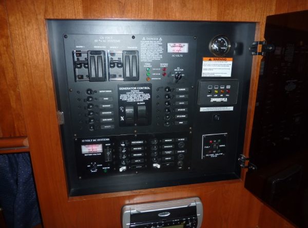 Cruisers Yachts 340 Express