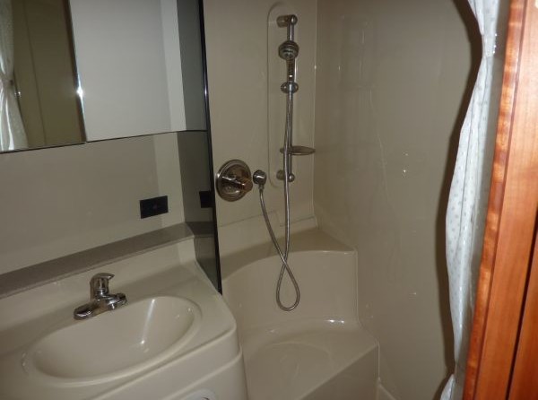 Cruisers Yachts 340 Express