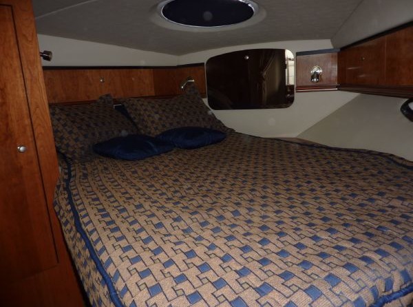 Cruisers Yachts 340 Express