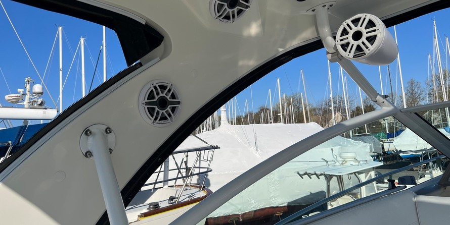 Cruisers Yachts 360 Express