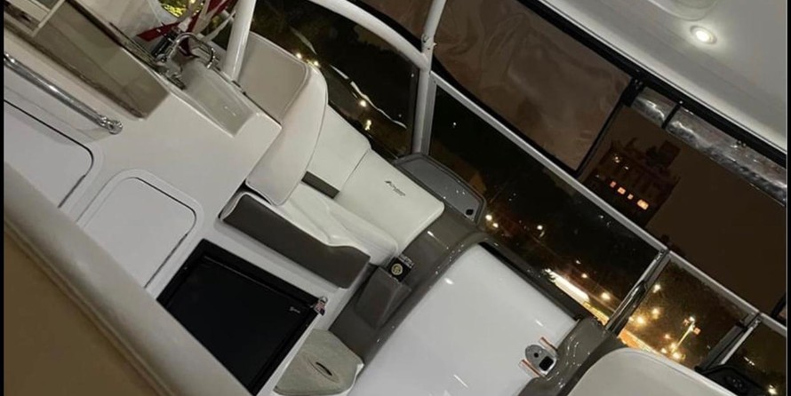 Cruisers Yachts 360 Express