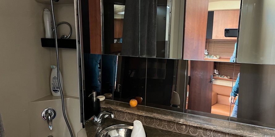 Cruisers Yachts 360 Express