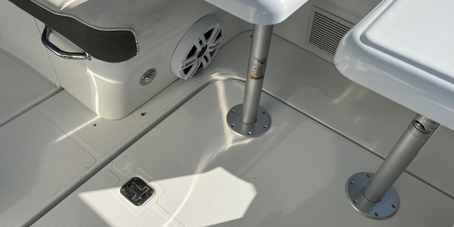 Cruisers Yachts 360 Express