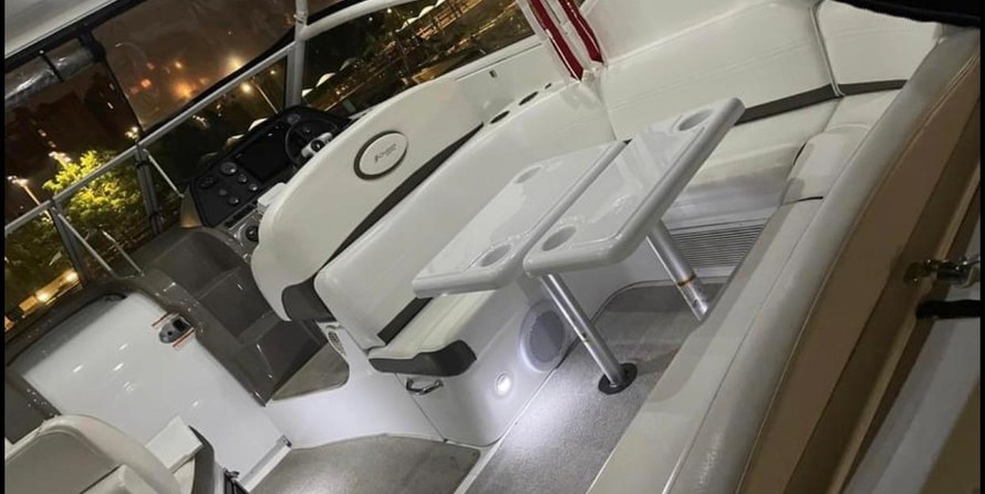 Cruisers Yachts 360 Express