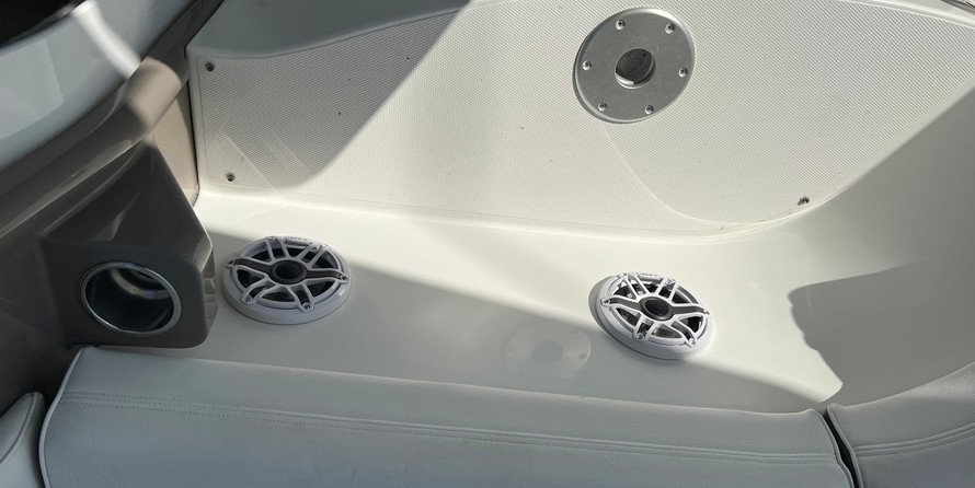 Cruisers Yachts 360 Express