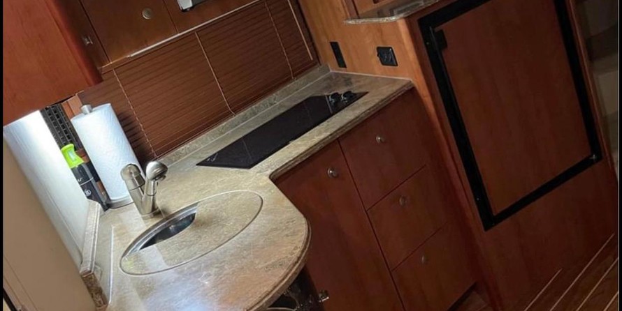 Cruisers Yachts 360 Express