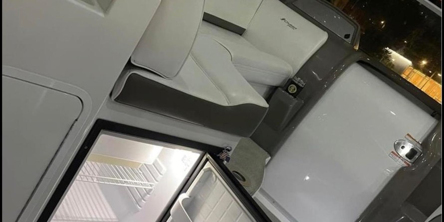 Cruisers Yachts 360 Express