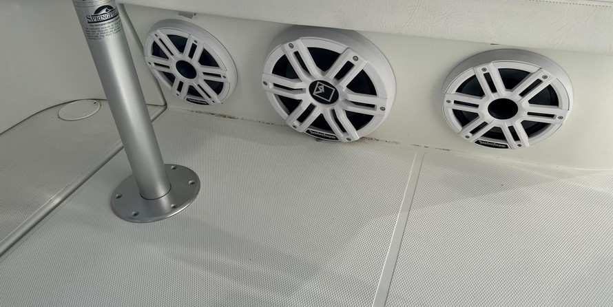 Cruisers Yachts 360 Express