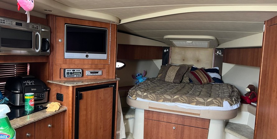 Cruisers Yachts 360 Express