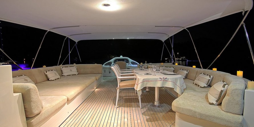 Motoryacht Blanco