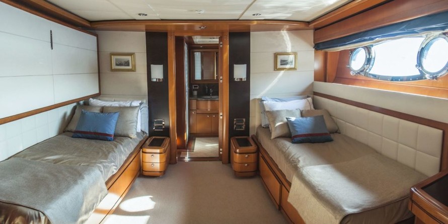Yacht Ariela