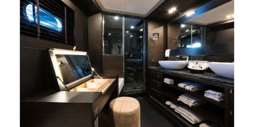 Yacht Rox Star