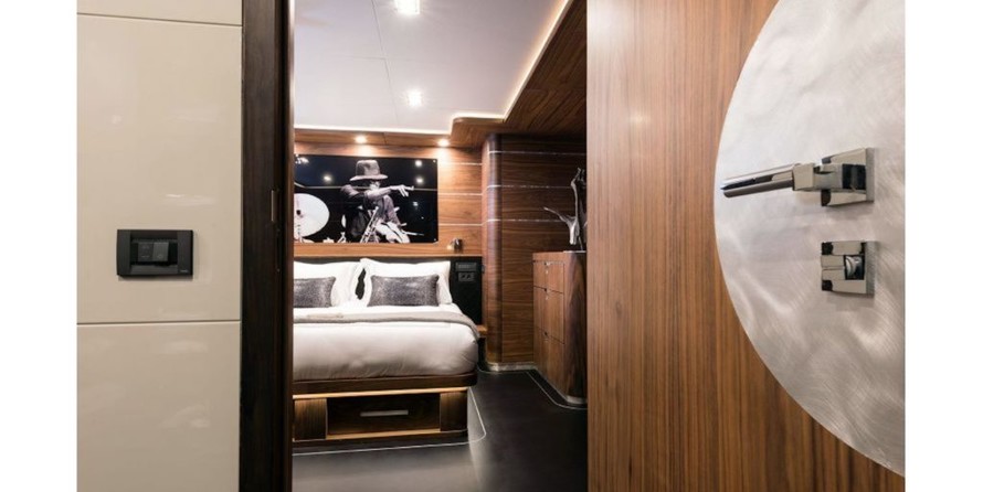 Yacht Rox Star