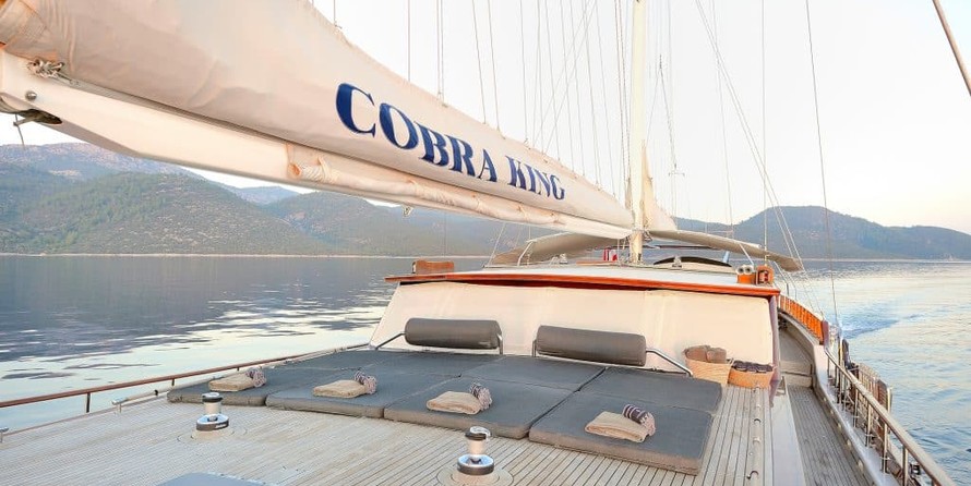 Yacht Cobra King